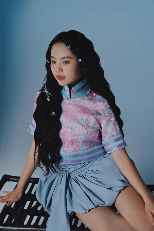 Nhan sắc tuổi 21 của ca sĩ Phương Mỹ Chi