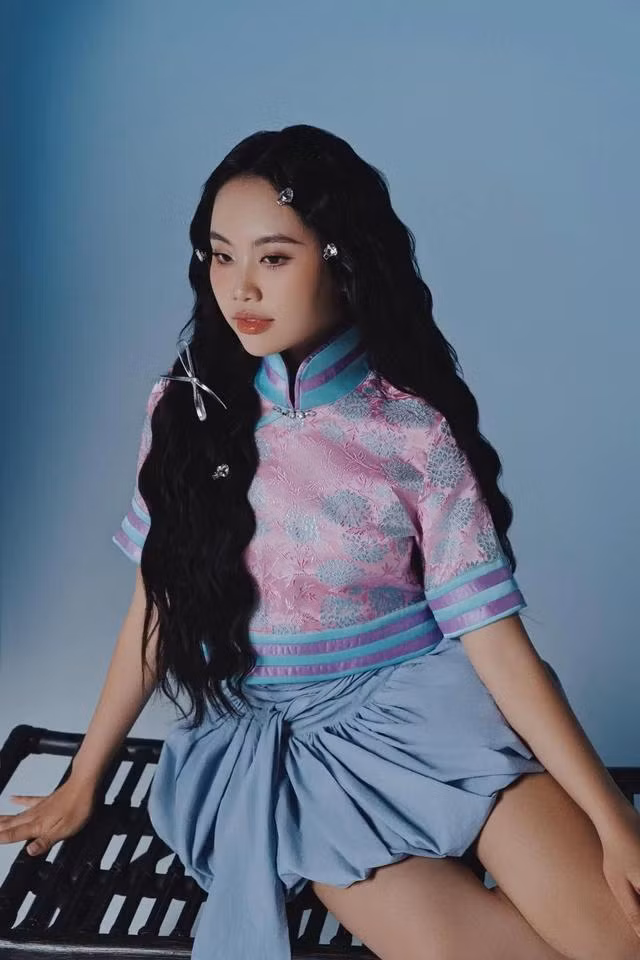 Nhan sắc tuổi 21 của ca sĩ Phương Mỹ Chi