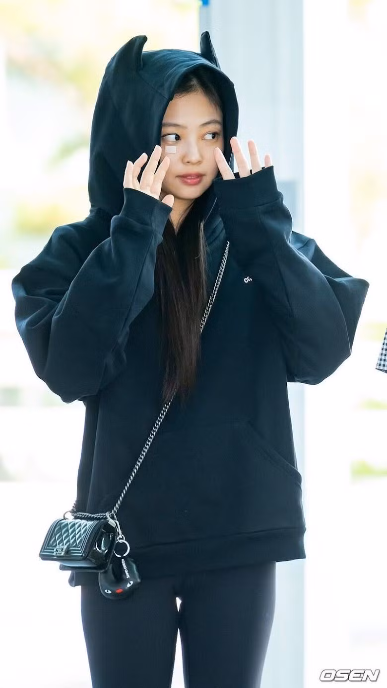 Phong cách thời trang của Jennie tại sân bay luôn là đề tài được người hâm mộ nói về nhiều mỗi khi xuất hiện.