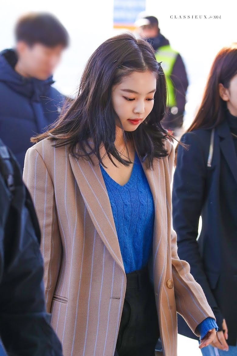 Theo Koreaboo, năm 2020, phong cách đặc trưng mới của Jennie hình thành. Cô vẫn diện nhiều đồ hàng hiệu xa xỉ nhưng tiết chế, phù hợp xu hướng "sang trọng thầm lặng" của giới siêu giàu. Theo Koreaboo, năm 2020, phong cách đặc trưng mới của Jennie hình thành. Cô vẫn diện nhiều đồ hàng hiệu xa xỉ nhưng tiết chế, phù hợp xu hướng "sang trọng thầm lặng" của giới siêu giàu.