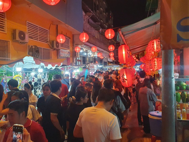 Vừa bước vào phố lồng đèn Lương Nhữ Học, cảnh tượng nhộn nhịp người trẻ đến check-in trung thu Vừa bước vào phố lồng đèn Lương Nhữ Học, cảnh tượng nhộn nhịp người trẻ đến check-in trung thu