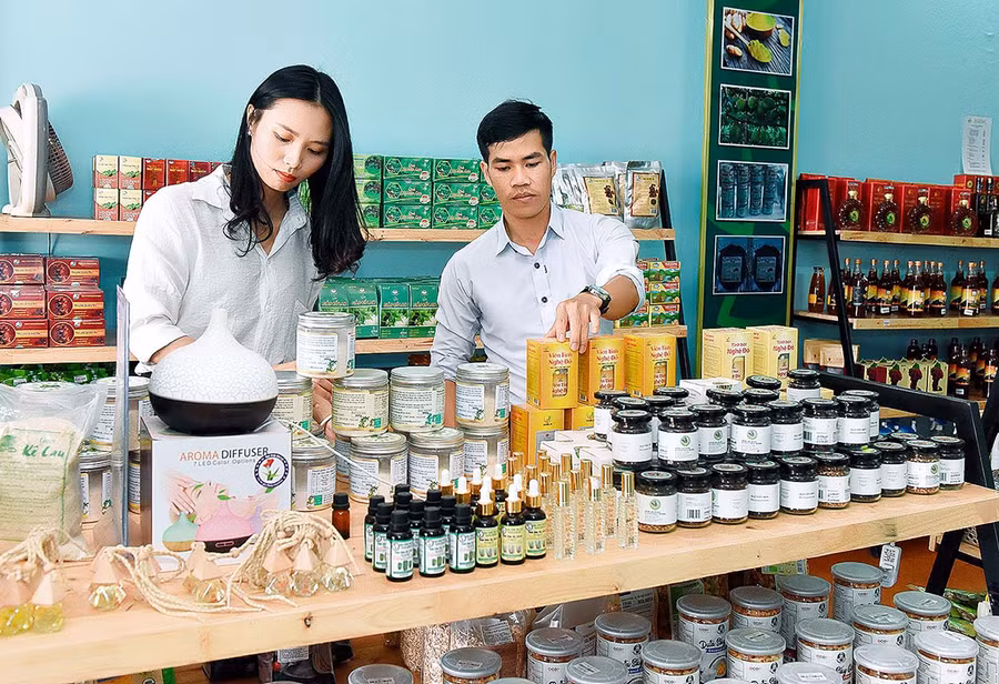 Việc đẩy mạnh xúc tiến thương mại trên nền tảng số giúp doanh nghiệp, hợp tác xã mở rộng kênh bán hàng, tăng doanh số tiêu thụ sản phẩm. Ảnh: Đ.T