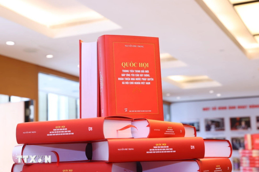 Cuốn sách 'Quốc hội trong tiến trình đổi mới đáp ứng yêu cầu xây dựng, hoàn thiện Nhà nước pháp quyền xã hội chủ nghĩa Việt Nam' của Tổng Bí thư Nguyễn Phú Trọng. (Ảnh: Văn Điệp/TTXVN) Cuốn sách 'Quốc hội trong tiến trình đổi mới đáp ứng yêu cầu xây dựng, hoàn thiện Nhà nước pháp quyền xã hội chủ nghĩa Việt Nam' của Tổng Bí thư Nguyễn Phú Trọng. (Ảnh: Văn Điệp/TTXVN)