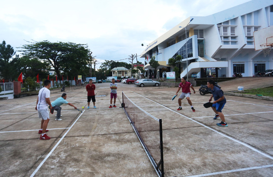 Pickleball được đánh giá là môn dễ chơi dành cho mọi lứa tuổi. Ảnh: Văn Ngọc Pickleball được đánh giá là môn dễ chơi dành cho mọi lứa tuổi. Ảnh: Văn Ngọc