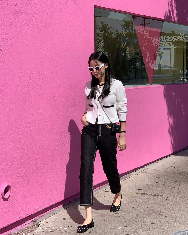 Quần jeans ống đứng.