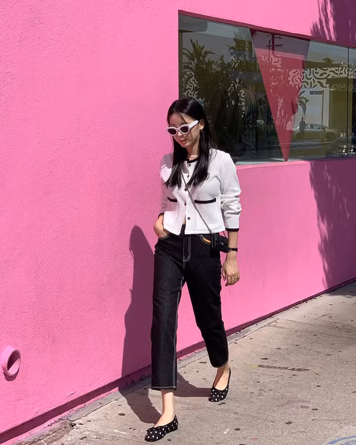 Quần jeans ống đứng.