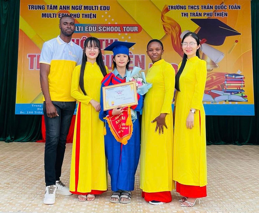 Trường THCS Trần Quốc Toản phối hợp với các Trung tâm Anh ngữ tổ chức Hội thi Trạng nguyên 4.0 để học sinh thể hiện tài năng tiếng Anh của bản thân. Ảnh: Vũ Chi Trường THCS Trần Quốc Toản phối hợp với các Trung tâm Anh ngữ tổ chức Hội thi Trạng nguyên 4.0 để học sinh thể hiện tài năng tiếng Anh của bản thân. Ảnh: Vũ Chi