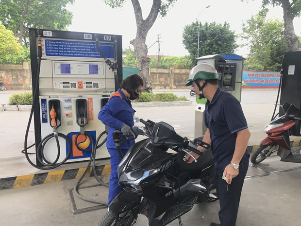 Một điểm bán xăng của Petrolimex. (Ảnh: Đức Duy/Vietnam+) Một điểm bán xăng của Petrolimex. (Ảnh: Đức Duy/Vietnam+)