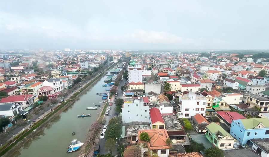 Bộ Xây dựng trong phạm vi nhiệm vụ, quyền hạn của mình, thực hiện quản lý nhà nước về quy hoạch, xây dựng, vận hành các công trình cấp, thoát nước đô thị, các khu dân cư nông thôn tập trung và khu chức năng thuộc phạm vi quản lý theo các quy định về khai thác, sử dụng tài nguyên nước;... Ảnh: Phương Vi