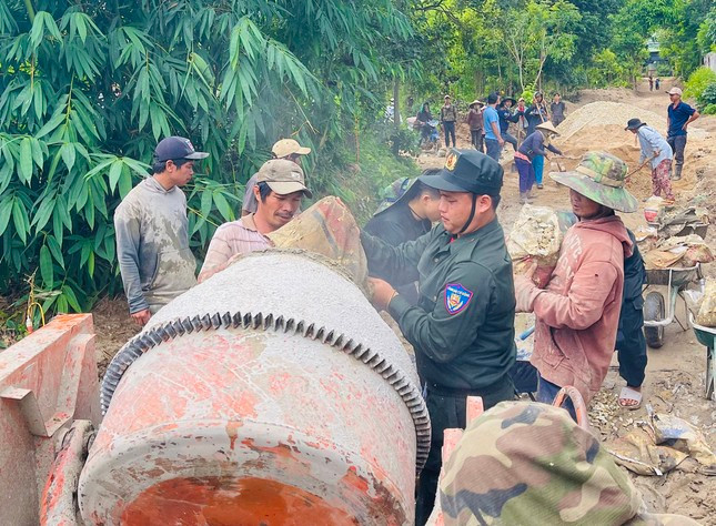Tổng kết 9 tháng đầu năm, toàn tỉnh đã xây dựng 105 công trình, phần việc thanh niên với tổng trị giá hơn 1,5 tỉ đồng. Tổng kết 9 tháng đầu năm, toàn tỉnh đã xây dựng 105 công trình, phần việc thanh niên với tổng trị giá hơn 1,5 tỉ đồng.