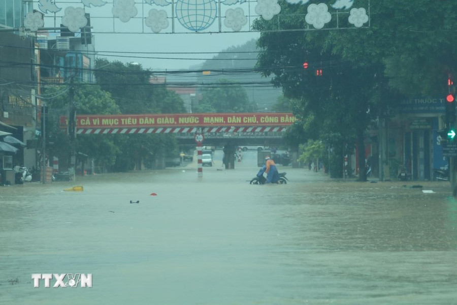 Khu vực cầu chui Mỹ Sơn (thành phố Lạng Sơn) ngập sâu khiến các phương tiện phải quay đầu. (Ảnh: Quang Duy/TTXVN) Khu vực cầu chui Mỹ Sơn (thành phố Lạng Sơn) ngập sâu khiến các phương tiện phải quay đầu. (Ảnh: Quang Duy/TTXVN)
