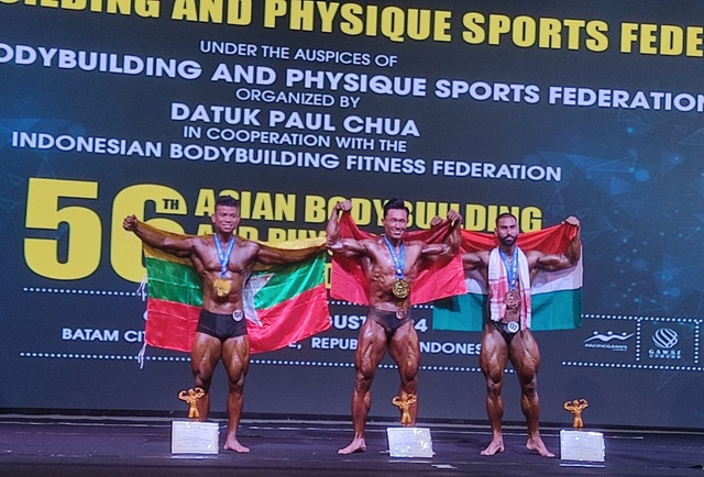 Nguyễn Thanh Tiên (giữa) mang về tấm HCV thứ 7 cho đội tuyển thể hình Việt Nam Nguyễn Thanh Tiên (giữa) mang về tấm HCV thứ 7 cho đội tuyển thể hình Việt Nam