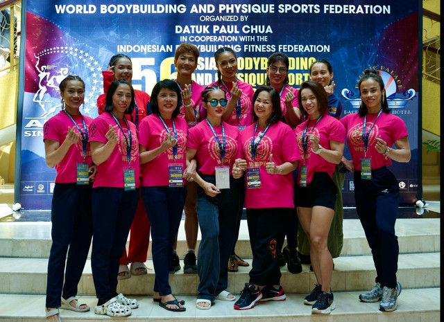 Các nữ lực sĩ Việt Nam giành hạng 3 đồng đội nữ Các nữ lực sĩ Việt Nam giành hạng 3 đồng đội nữ