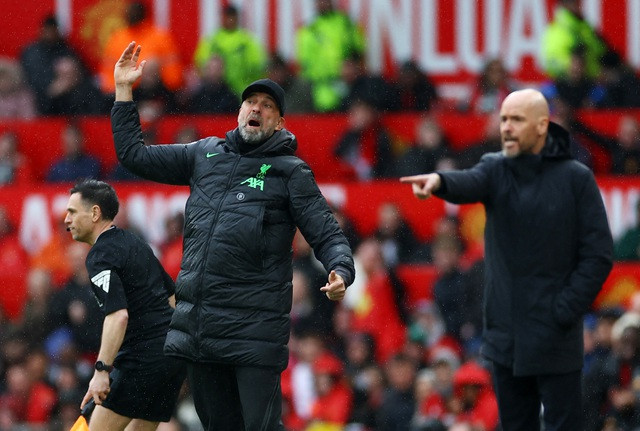 Jurgen Klopp thất thế trước Erik ten Hag ở ba cuộc chạm trán mùa này. Jurgen Klopp thất thế trước Erik ten Hag ở ba cuộc chạm trán mùa này.