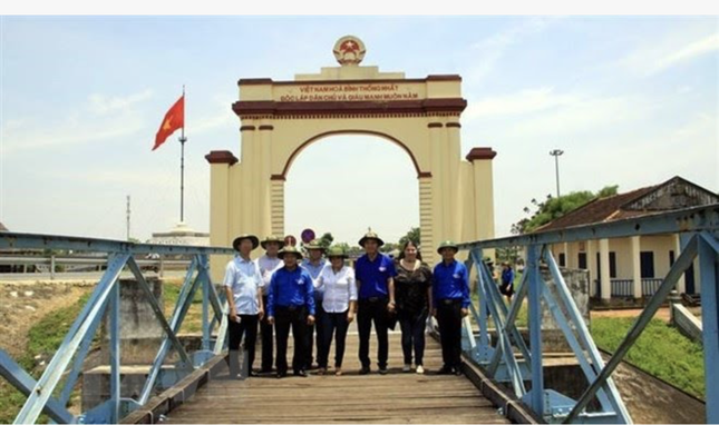 Đoàn đại biểu cấp cao Trung ương Đoàn Thanh niên Cộng sản Cuba do chị Susely Morfa González-Bí thư thứ nhất Trung ương Đoàn đến thăm Khu Di tích quốc gia đặc biệt Đôi bờ Hiền Lương-Bến Hải, năm 2018 Đoàn đại biểu cấp cao Trung ương Đoàn Thanh niên Cộng sản Cuba do chị Susely Morfa González-Bí thư thứ nhất Trung ương Đoàn đến thăm Khu Di tích quốc gia đặc biệt Đôi bờ Hiền Lương-Bến Hải, năm 2018