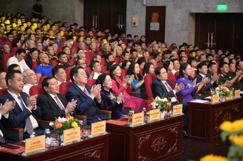 Các đại biểu dự Lễ trao giải thưởng. Các đại biểu dự Lễ trao giải thưởng.