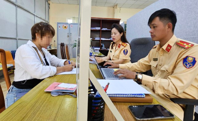 Công an làm việc với bà N.T.B.D Công an làm việc với bà N.T.B.D