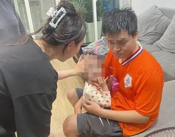 Bé gái được giải cứu thành công