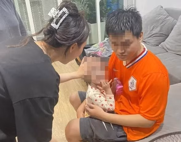 Bé gái được giải cứu thành công