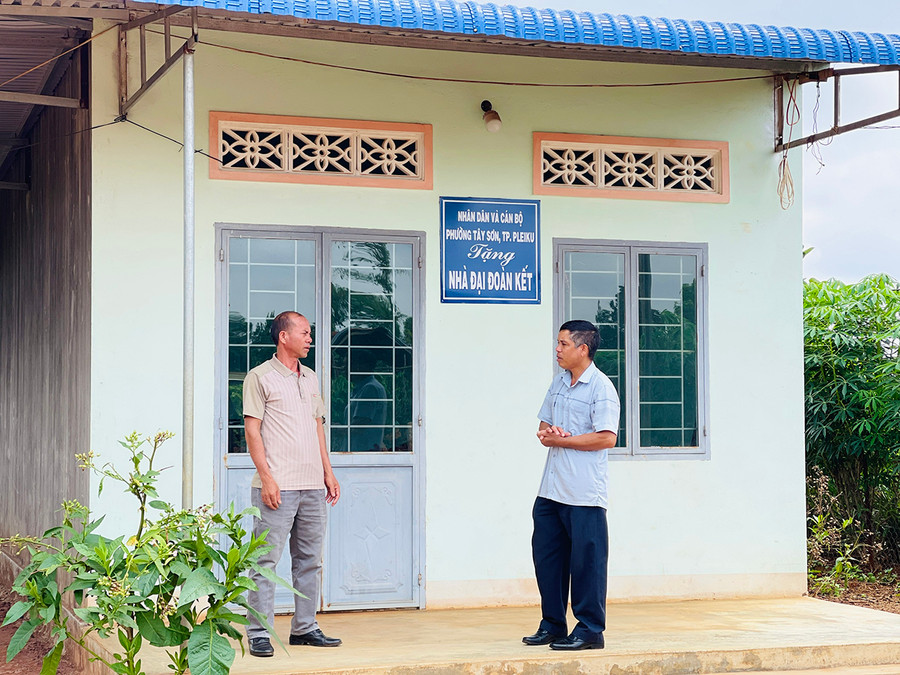 Căn nhà mới của gia đình bà Kpă Phyat (làng Mơ Nú, xã Ia Kênh) được Đảng bộ và Nhân dân phường Tây Sơn xây tặng. Ảnh: T.D Căn nhà mới của gia đình bà Kpă Phyat (làng Mơ Nú, xã Ia Kênh) được Đảng bộ và Nhân dân phường Tây Sơn xây tặng. Ảnh: T.D