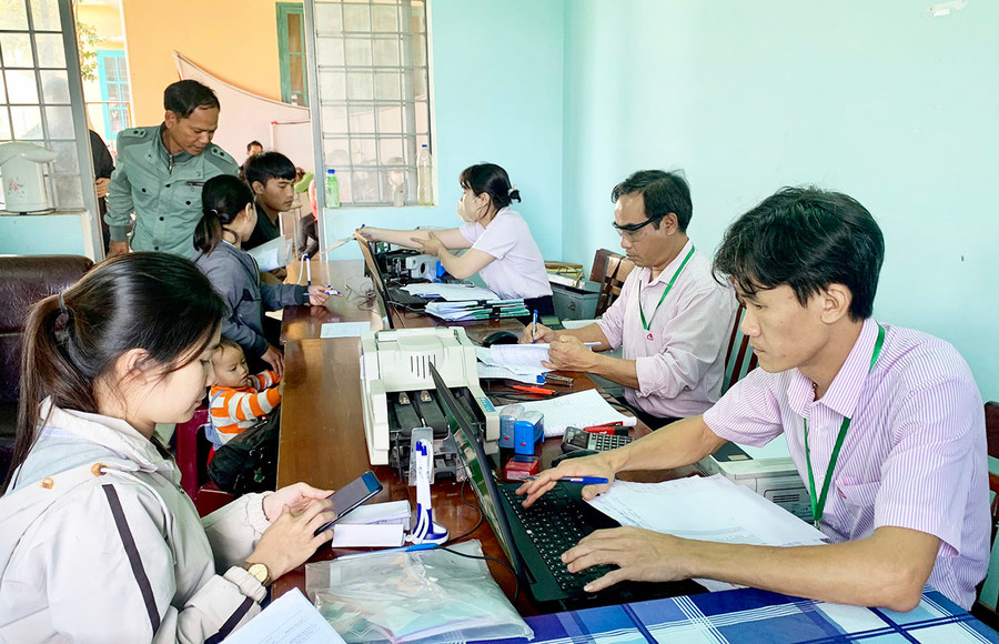 Ngân hàng Chính sách Xã hội tỉnh đã chuẩn bị sẵn sàng nguồn vốn cho vay các chương trình theo Nghị định số 28 của Chính phủ. Ảnh: Sơn Ca