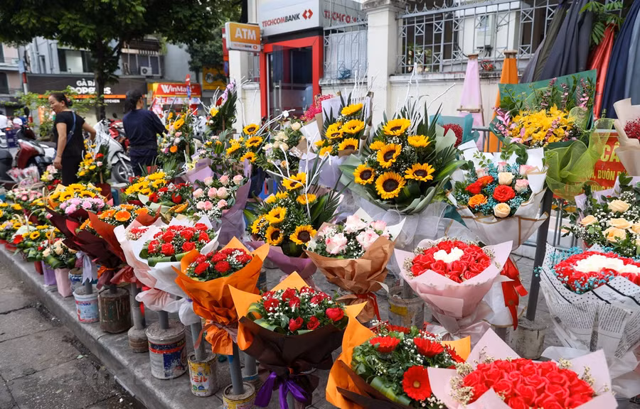 Mặt hàng hoa tươi, đặc biệt là hoa hồng tăng giá mạnh trong ngày 20/10. (Ảnh minh họa: Minh Hiếu/Vietnam+)