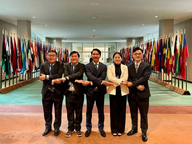 Đoàn đại biểu T.Ư Đoàn TNCS Hồ Chí Minh tại Liên Hiệp Quốc. Ảnh: Đăng Phúc Đoàn đại biểu T.Ư Đoàn TNCS Hồ Chí Minh tại Liên Hiệp Quốc. Ảnh: Đăng Phúc