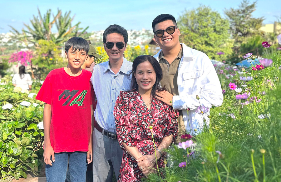 Gia đình bà Từ Thị Mai Linh-Phó Giám đốc Bệnh viện Nhi Gia Lai. Ảnh: NVCC Gia đình bà Từ Thị Mai Linh-Phó Giám đốc Bệnh viện Nhi Gia Lai. Ảnh: NVCC