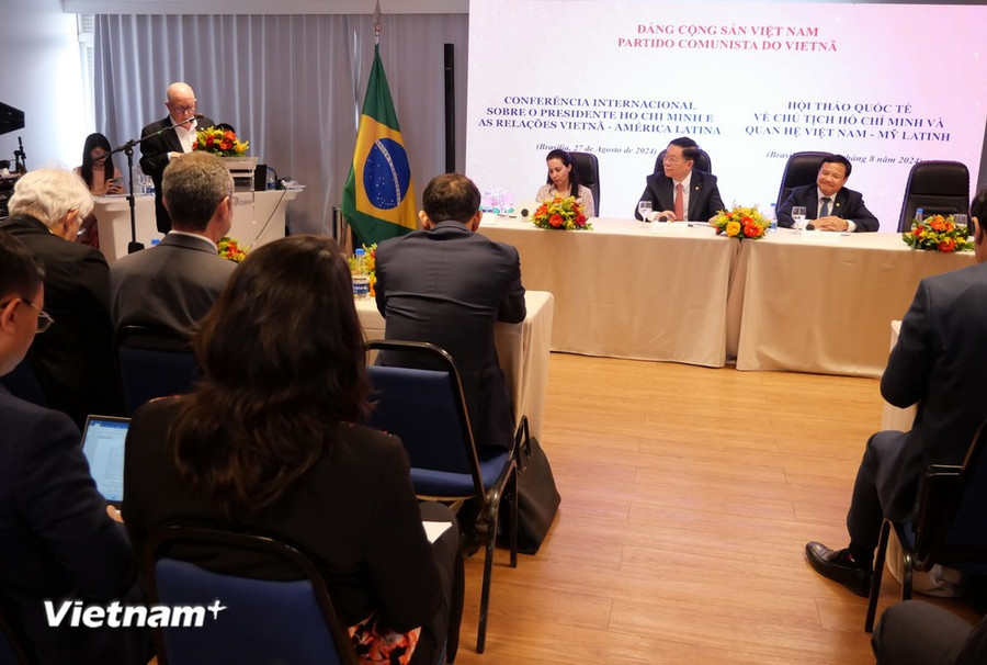 Tổng Thư ký Hội hữu nghị Brazil-Việt Nam (ABRAVIET), Pedro Olivera, phát biểu tại hội thảo. (Ảnh: Diệu Hương/Vietnam+)