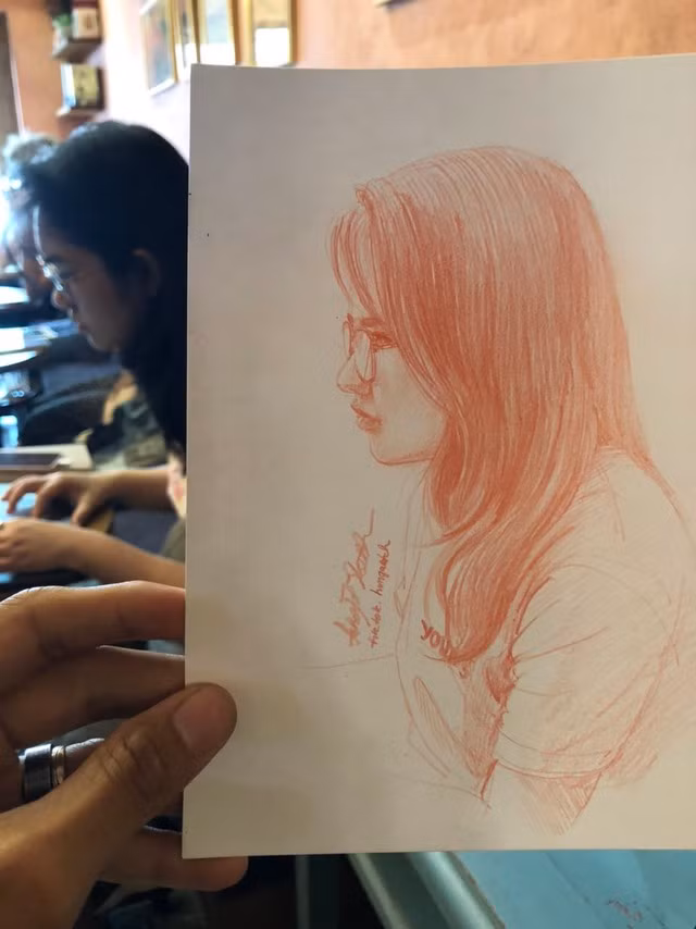 Hầu hết người nhận được tranh của anh Hưng đều rất vui và biết ơn anh. Ảnh: Từ Quang Hưng