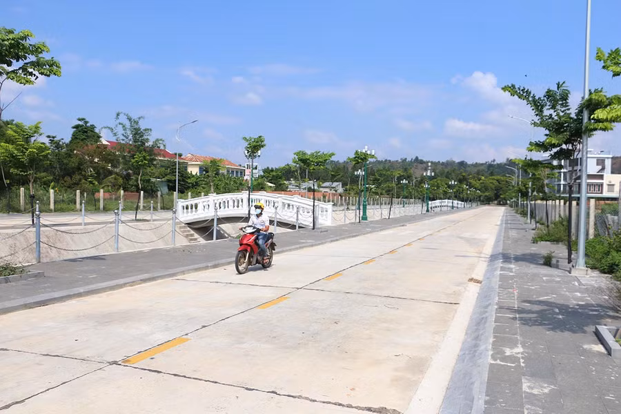 Cảnh quan đô thị thị trấn Kông Chro ngày càng xanh-sạch-đẹp. Ảnh: Q.T