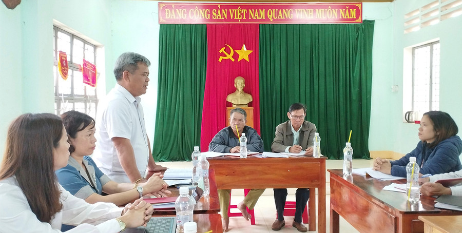 Chủ tịch Ủy ban MTTQ Việt Nam tỉnh Hồ Văn Điềm phát biểu tại buổi sinh hoạt Chi bộ làng Brếp. Ảnh: Lê Đại Chủ tịch Ủy ban MTTQ Việt Nam tỉnh Hồ Văn Điềm phát biểu tại buổi sinh hoạt Chi bộ làng Brếp. Ảnh: Lê Đại