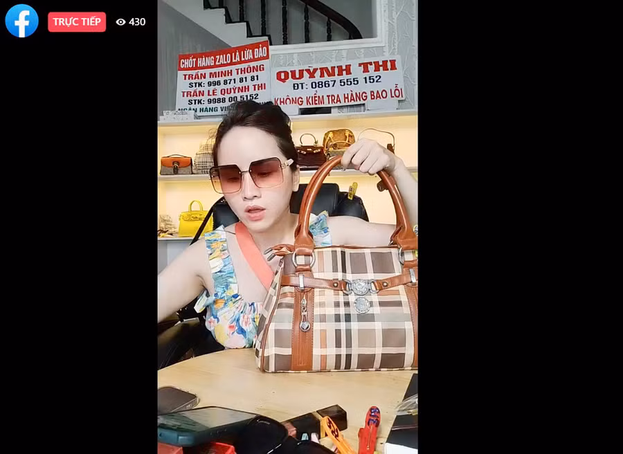 Nhiều người bán sử dụng mạng xã hội để livestream bán hàng giả mạo nhãn hiệu. Ảnh Cục QLTT tỉnh