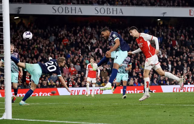 Kai Havertz đánh đầu ghi bàn quyết định cho Arsenal Kai Havertz đánh đầu ghi bàn quyết định cho Arsenal