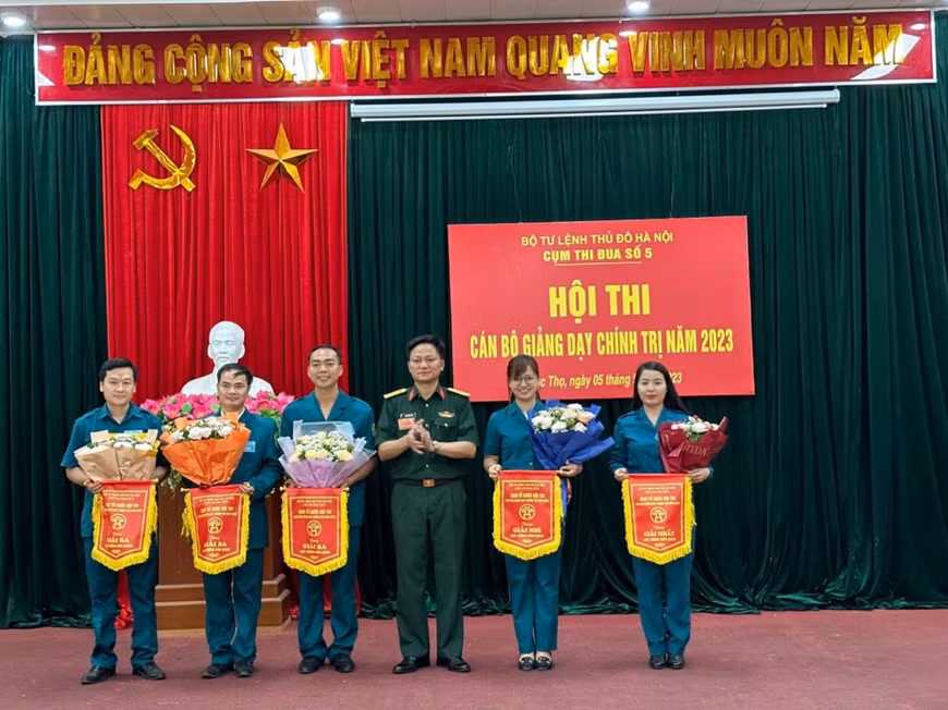 Nhận giải Nhất Hội thi cán bộ giảng dạy chính trị năm 2023.