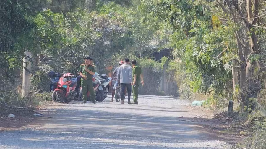 Công an khám nghiệm hiện trường