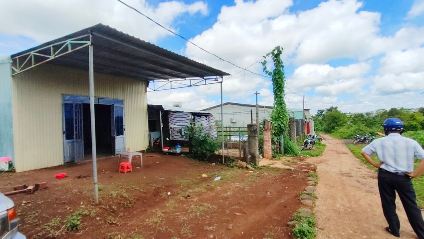 Các hộ dân xây nhà trên đất nông nghiệp, vùng quy hoạch đất quốc phòng. Ảnh: LK.