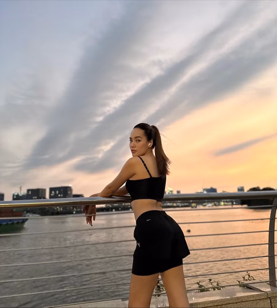 Hoàng Phương hiện là kiến trúc sư. Cô từng vào Top 10 Hoa hậu Hoàn vũ Việt Nam 2019 cùng giải phụ Người đẹp Biển 2019, Top 5 Hoa hậu Hoàn vũ Việt Nam 2022 cùng giải phụ Best Catwalk. Với kinh nghiệm thi sắc đẹp ấn tượng, Hoàng Phương được fan ủng hộ đến với đấu trường Miss Grand International 2023.