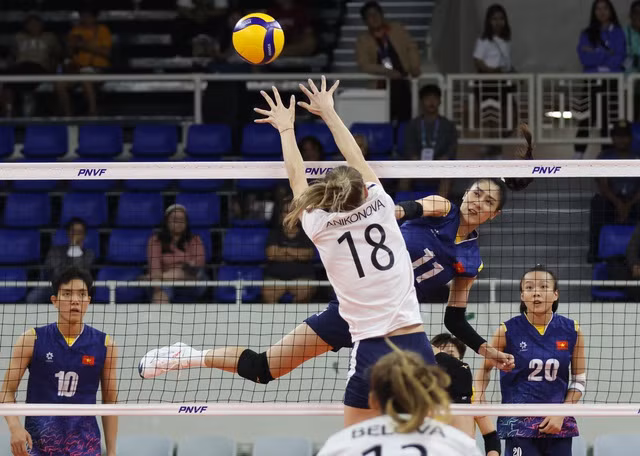 Kiều Trinh tấn công ghi điểm trước hàng chắn Kazakhstan Kiều Trinh tấn công ghi điểm trước hàng chắn Kazakhstan