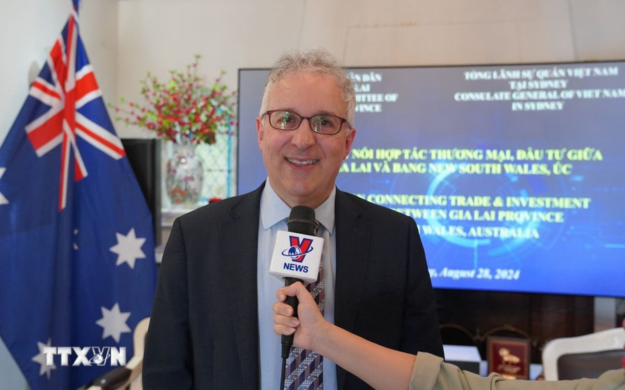 Tiến sỹ Frank Alafaci, Chủ tịch Hội đồng Hội nghị thượng đỉnh doanh nghiệp Australia (ABSC), trả lời phỏng vấn. (Ảnh: Lê Đạt/TTXVN) Tiến sỹ Frank Alafaci, Chủ tịch Hội đồng Hội nghị thượng đỉnh doanh nghiệp Australia (ABSC), trả lời phỏng vấn. (Ảnh: Lê Đạt/TTXVN)