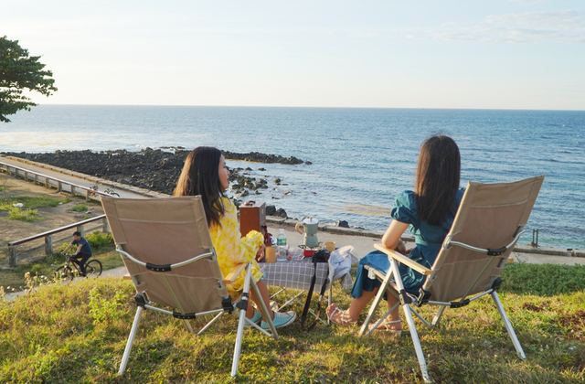 Du khách trải nghiệm đảo Cồn Cỏ hoang sơ.