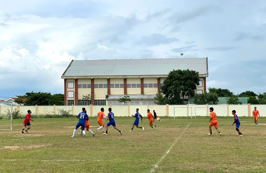Huyện Đak Pơ đầu tư xây dựng sân vận động, tạo điều kiện cho người dân tham gia luyện tập TDTT. Ảnh: Ngọc Minh Huyện Đak Pơ đầu tư xây dựng sân vận động, tạo điều kiện cho người dân tham gia luyện tập TDTT. Ảnh: Ngọc Minh