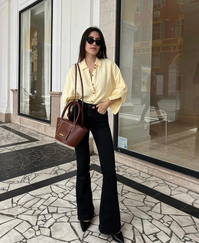 Khả năng tôn dáng, tăng hiệu ứng thị giác của quần cạp cao là điều không thể phủ nhận. Một trong những công thức phối đồ bất bại với item này là kết hợp cùng áo sơ mi, tuy nhiên bạn cũng đừng quên thao tác sơ vin để làm outfit trông gọn gàng, “ăn điểm” thanh lịch Khả năng tôn dáng, tăng hiệu ứng thị giác của quần cạp cao là điều không thể phủ nhận. Một trong những công thức phối đồ bất bại với item này là kết hợp cùng áo sơ mi, tuy nhiên bạn cũng đừng quên thao tác sơ vin để làm outfit trông gọn gàng, “ăn điểm” thanh lịch