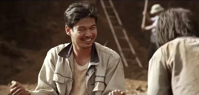 Hình ảnh của Tiết Cương trong Lật mặt 1. Chụp màn hình Hình ảnh của Tiết Cương trong Lật mặt 1. Chụp màn hình