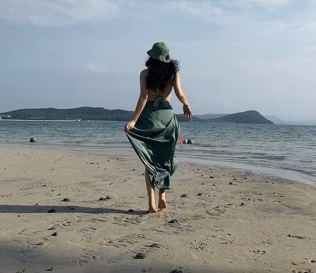 Combo từ mũ, áo đến váy của người đẹp đều là màu xanh lá, mang lại cảm giác đặc biệt dễ chịu cho người muốn ngắm nhìn. Ảnh FACEBOOK NV