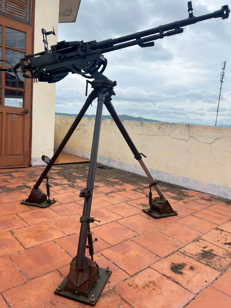 Sáng kiến Thiết bị chân súng máy phòng không 12,7 mm. Ảnh: Vĩnh Hoàng Sáng kiến Thiết bị chân súng máy phòng không 12,7 mm. Ảnh: Vĩnh Hoàng