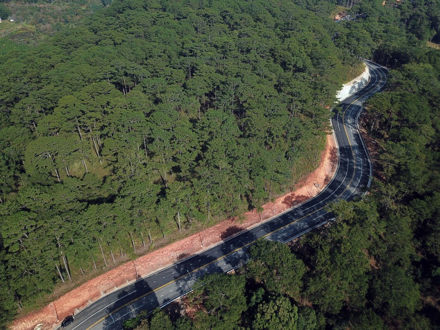 đèo Prenn sau khi mở rộng với 4 làn xe. (Ảnh: Nguyễn Dũng/TTXVN) đèo Prenn sau khi mở rộng với 4 làn xe. (Ảnh: Nguyễn Dũng/TTXVN)