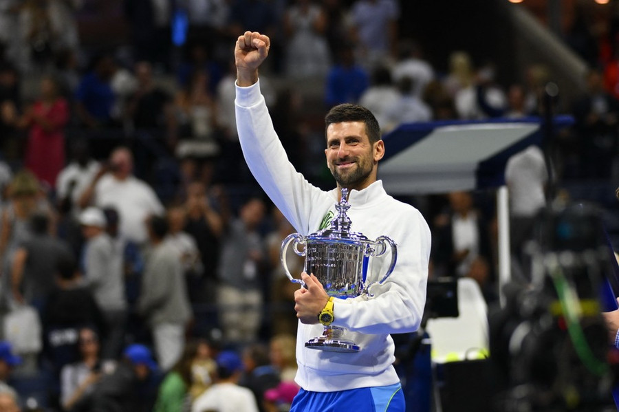 Tay vợt Serbia Novak Djokovic đăng quang vô địch US Open 2023 tại New York (Mỹ) ngày 10/9/2023. (Ảnh: AFP/TTXVN)