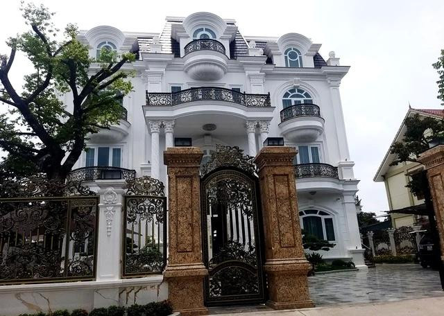 Căn biệt thự của một người dân ở xã Diễn Hạnh. Ảnh K.HOAN Căn biệt thự của một người dân ở xã Diễn Hạnh. Ảnh K.HOAN