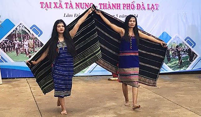 Trình diễn thời trang K'Ho Trình diễn thời trang K'Ho